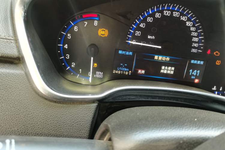 Used Cadillac SRX 2013 3.0L Elite Model Odometer Close Up