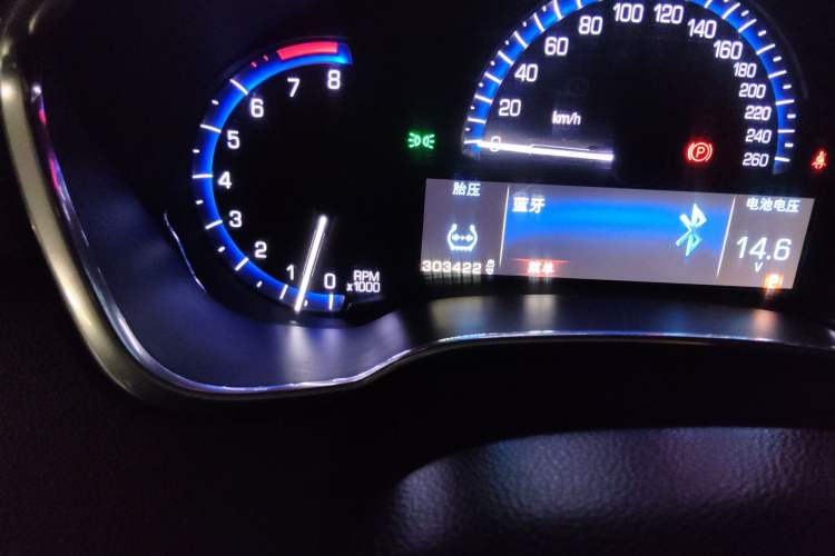 Used Cadillac SRX 2013 3.0L Elite Model Odometer Close Up