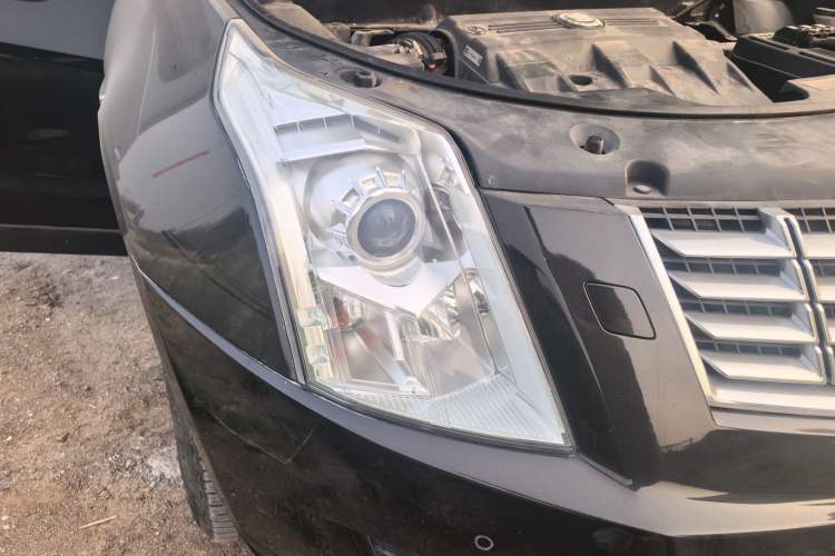 Used Cadillac SRX 2013 3.0L Elite Model Right Front Headlight