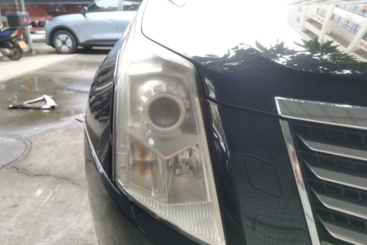 Used Cadillac SRX 2013 3.0L Comfort Model Right Front Headlight