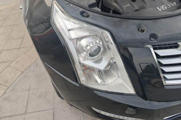 Used Cadillac SRX 2013 3.0L Elite Model Right Front Headlight
