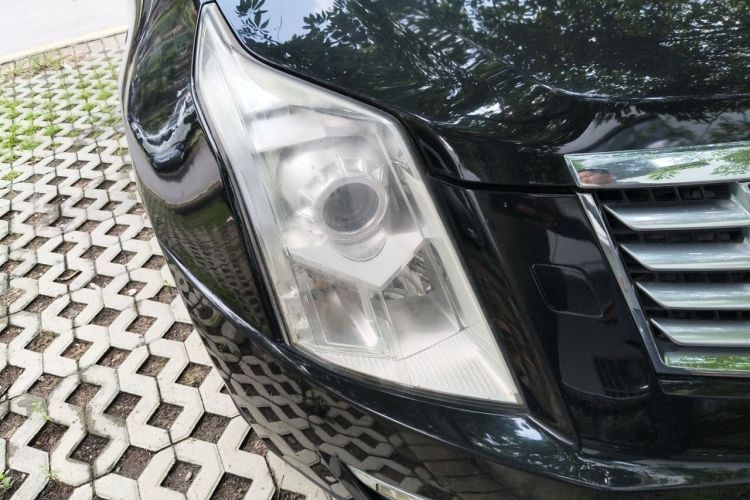 Used Cadillac SRX 2013 3.0L Elite Model Right Front Headlight