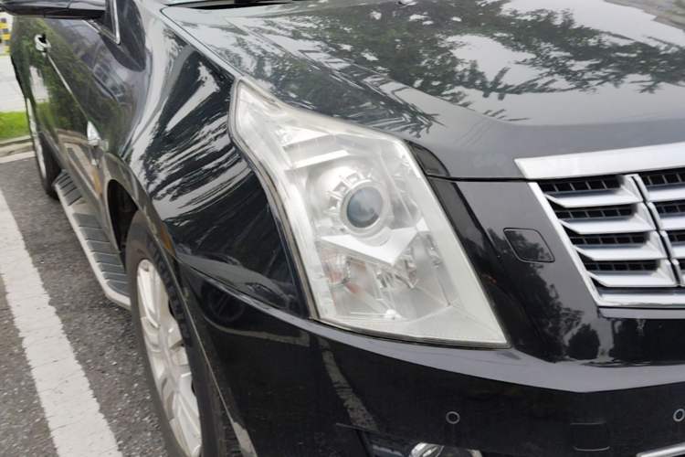 Used Cadillac SRX 2013 3.0L Elite Model Right Front Headlight