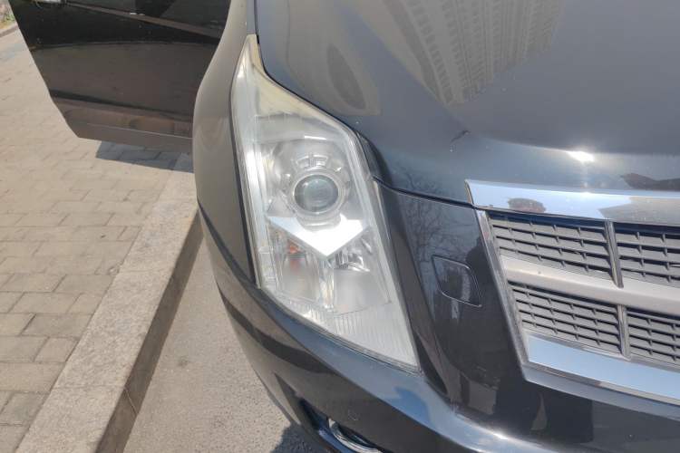 Used Cadillac SRX 2013 3.0L Elite Model Right Front Headlight