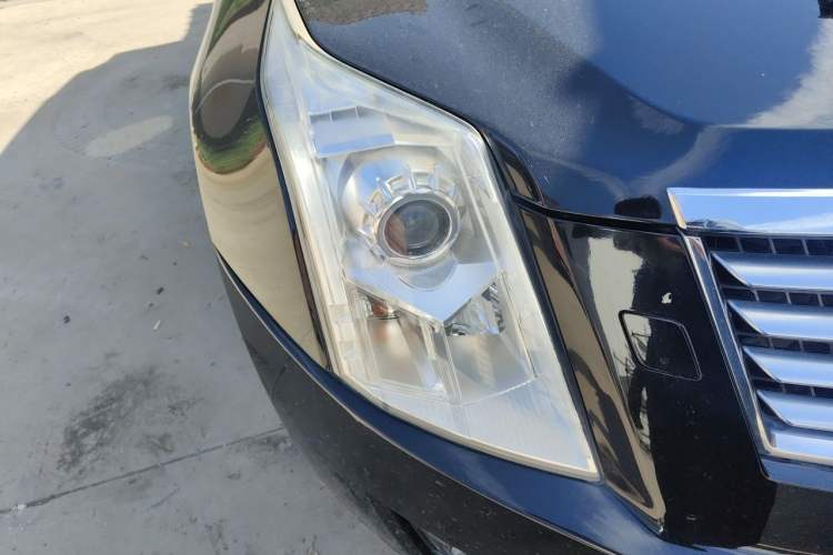 Used Cadillac SRX 2013 3.0L Comfort Model Right Front Headlight