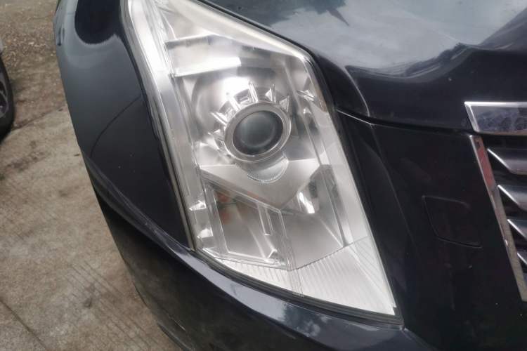 Used Cadillac SRX 2013 3.0L Elite Model Right Front Headlight