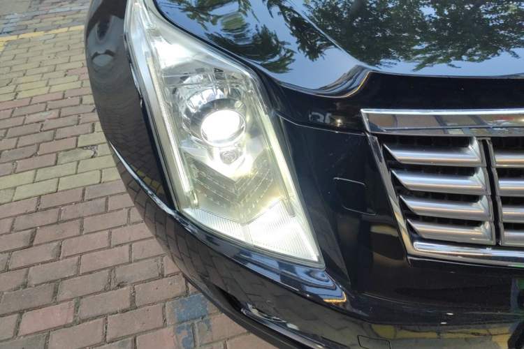 Used Cadillac SRX 2013 3.0L Leading Model Right Front Headlight