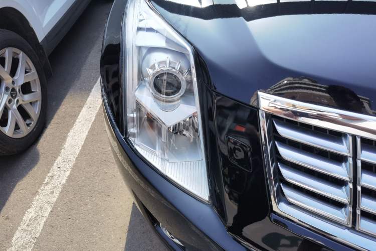 Used Cadillac SRX 2013 3.0L Luxury Model Right Front Headlight