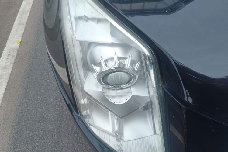 Used Cadillac SRX 2013 3.0L Comfort Model Right Front Headlight