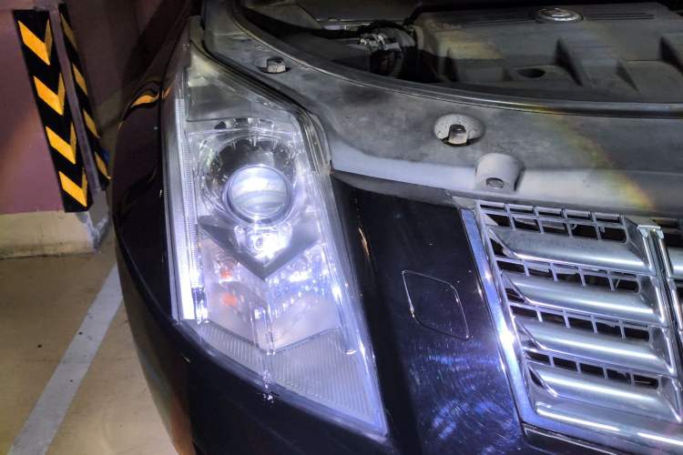 Used Cadillac SRX 2013 3.0L Leading Model Right Front Headlight