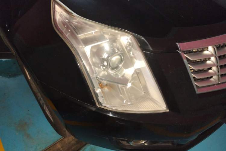 Used Cadillac SRX 2013 3.0L Comfort Model Right Front Headlight