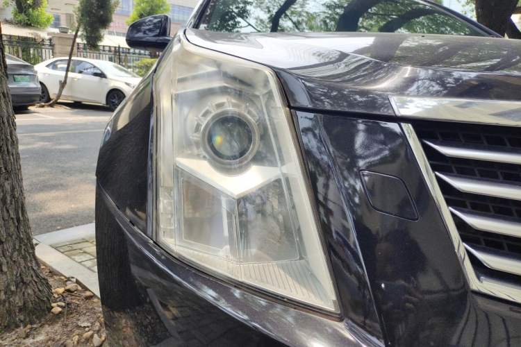 Used Cadillac SRX 2013 3.0L Elite Model Right Front Headlight