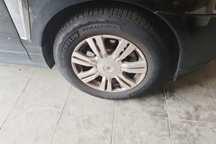 Used Cadillac SRX 2013 3.0L Comfort Model Right Front Wheel Hub