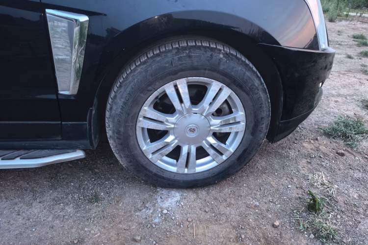 Used Cadillac SRX 2013 3.0L Elite Model Right Front Wheel Hub