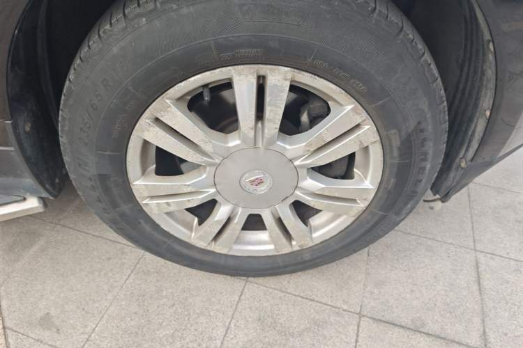 Used Cadillac SRX 2013 3.0L Elite Model Right Front Wheel Hub