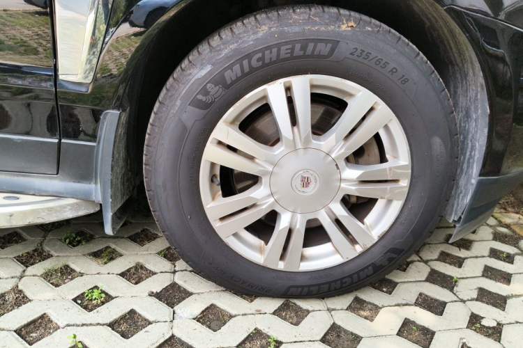 Used Cadillac SRX 2013 3.0L Elite Model Right Front Wheel Hub