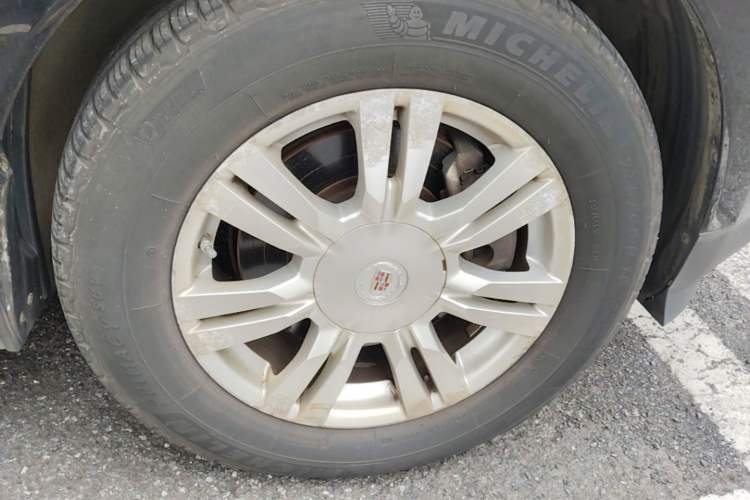 Used Cadillac SRX 2013 3.0L Elite Model Right Front Wheel Hub