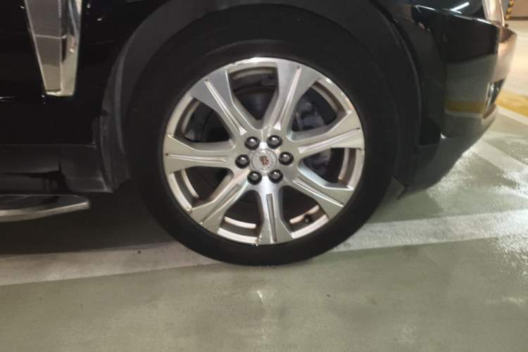 Used Cadillac SRX 2013 3.0L Leading Model Right Front Wheel Hub