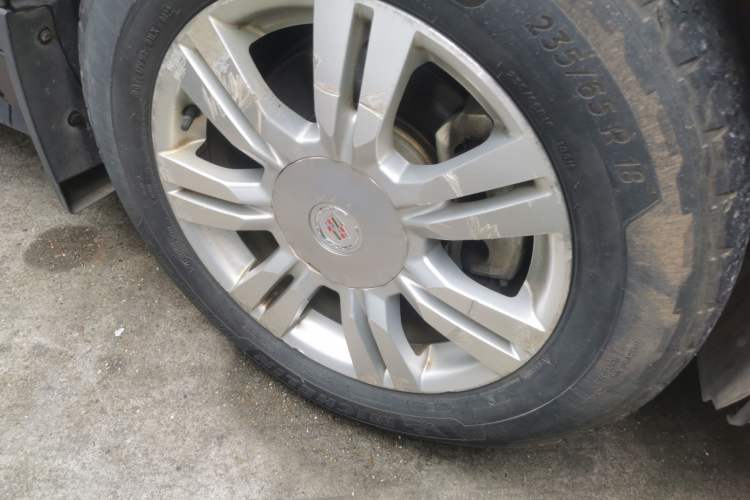 Used Cadillac SRX 2013 3.0L Elite Model Right Front Wheel Hub