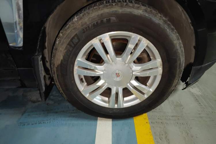 Used Cadillac SRX 2013 3.0L Elite Model Right Front Wheel Hub