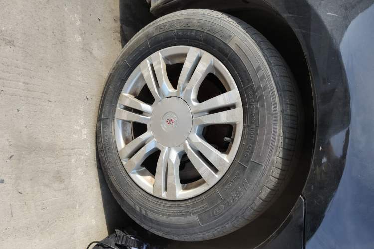Used Cadillac SRX 2013 3.0L Elite Model Right Front Wheel Hub