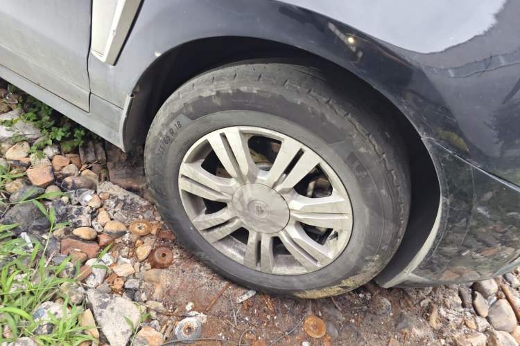Used Cadillac SRX 2013 3.0L Elite Model Right Front Wheel Hub