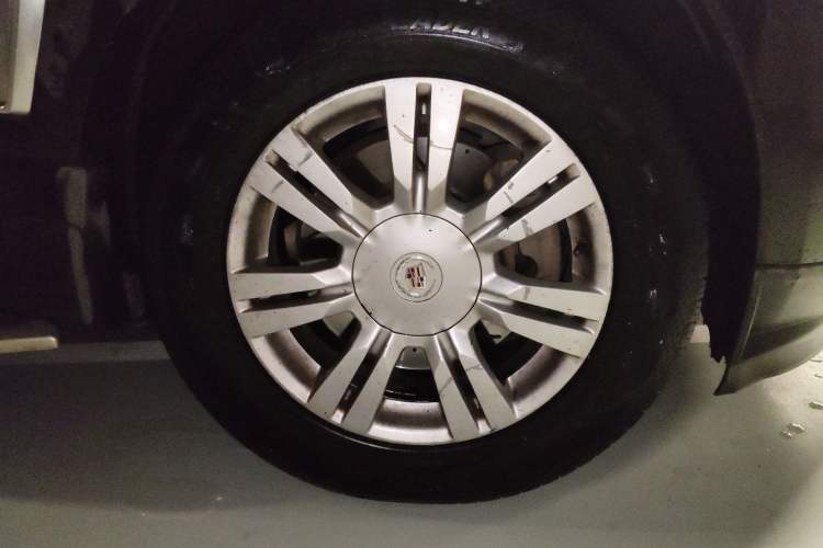 Used Cadillac SRX 2013 3.0L Elite Model Right Front Wheel Hub