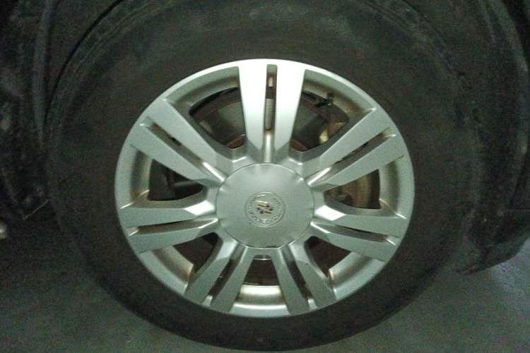 Used Cadillac SRX 2013 3.0L Comfort Model Right Front Wheel Hub