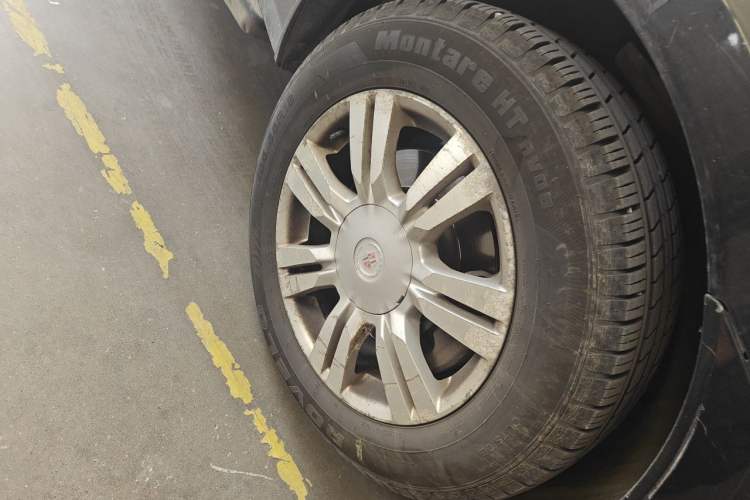 Used Cadillac SRX 2013 3.0L Elite Model Right Front Wheel Hub