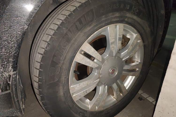 Used Cadillac SRX 2013 3.0L Elite Model Right Front Wheel Hub