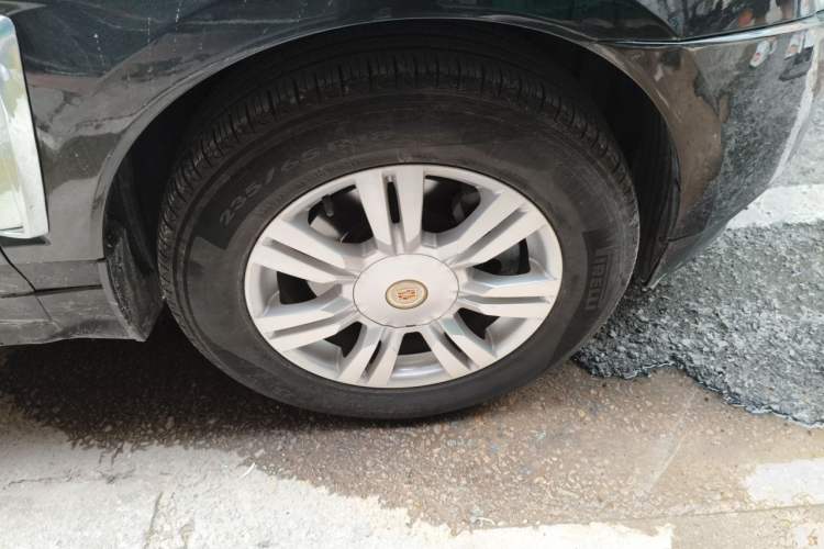 Used Cadillac SRX 2013 3.0L Elite Model Right Front Wheel Hub