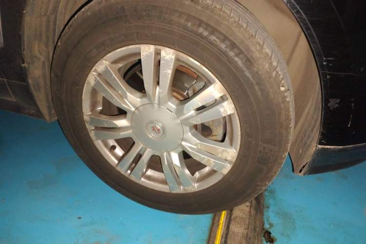 Used Cadillac SRX 2013 3.0L Comfort Model Right Front Wheel Hub
