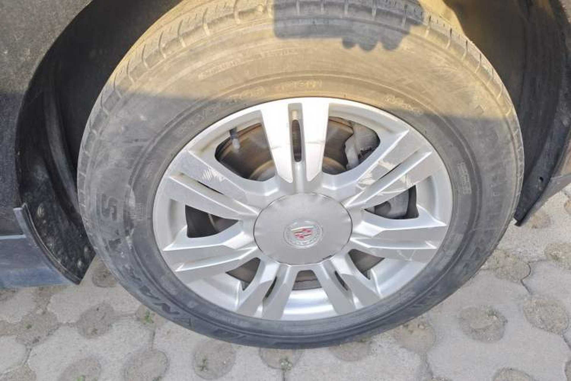 Used Cadillac SRX 2013 3.0L Comfort Model Right Front Wheel Hub