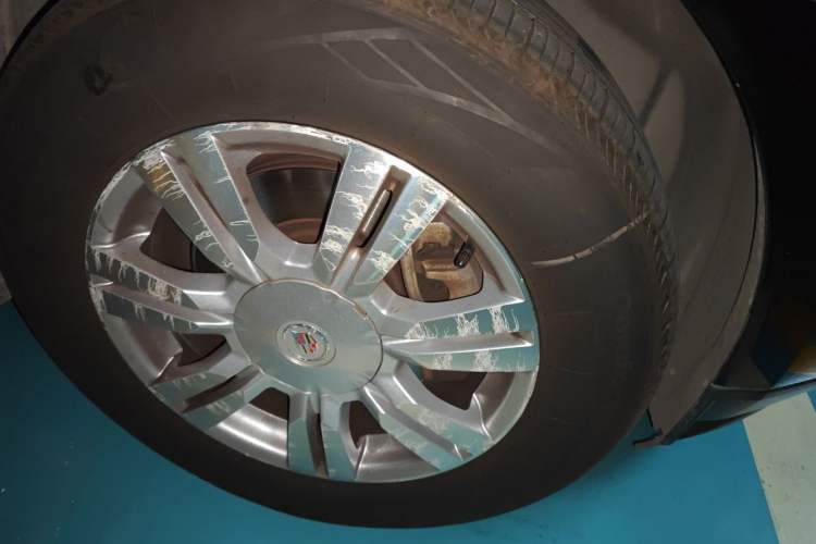 Used Cadillac SRX 2013 3.0L Luxury Model Right Front Wheel Hub
