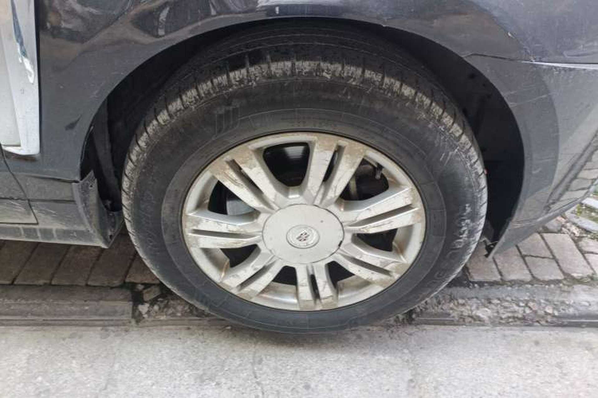 Used Cadillac SRX 2013 3.0L Comfort Model Right Front Wheel Hub