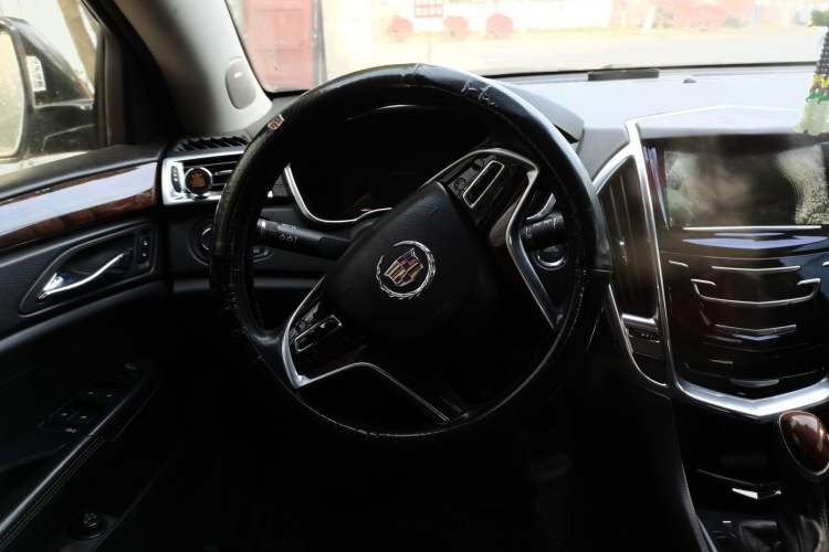 Used Cadillac SRX 2013 3.0L Elite Model Steering Wheel