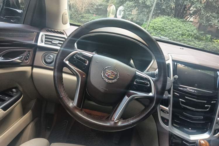Used Cadillac SRX 2013 3.0L Elite Model Steering Wheel