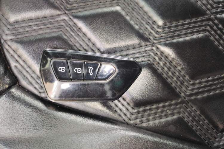 Used Cadillac SRX 2013 3.0L Elite Model Vehicle Key