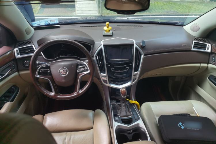 Used Cadillac SRX 2013 3.0L Leading Model Center Console