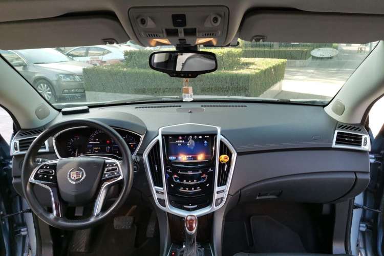 Used Cadillac SRX 2013 3.0L Elite Model Center Console