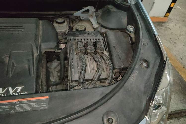 Used Cadillac SRX 2013 3.0L Elite Model Engine Bay Left