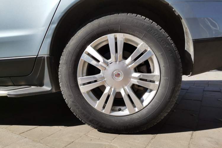 Used Cadillac SRX 2013 3.0L Elite Model Left Rear Wheel Hub