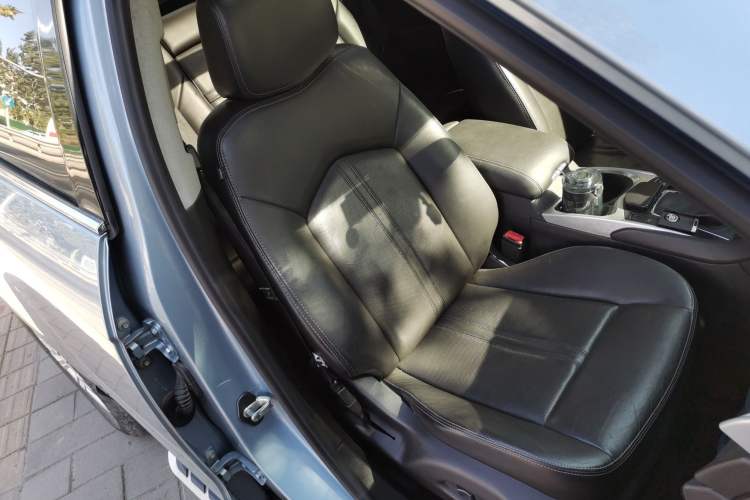 Used Cadillac SRX 2013 3.0L Elite Model Right Front Seat