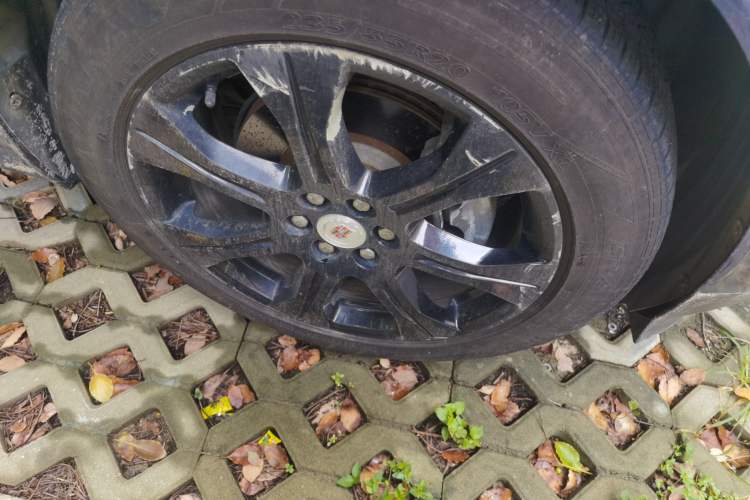 Used Cadillac SRX 2013 3.0L Leading Model Right Front Wheel Hub
