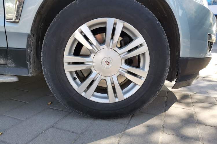 Used Cadillac SRX 2013 3.0L Elite Model Right Front Wheel Hub