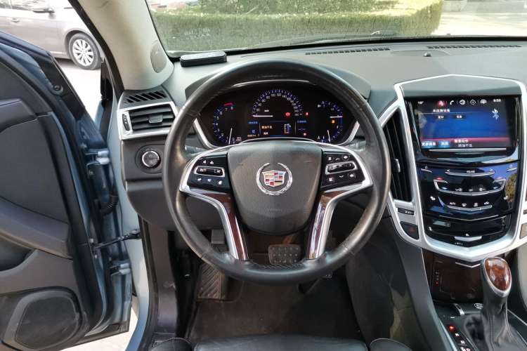 Used Cadillac SRX 2013 3.0L Elite Model Steering Wheel