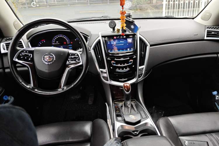 Used Cadillac SRX 2013 3.0L Leading Model Center Console