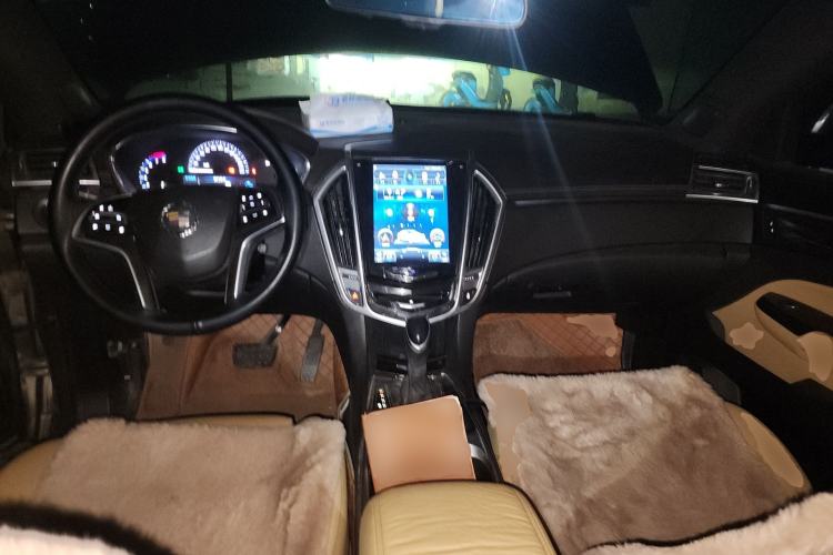 Used Cadillac SRX 2013 3.0L Leading Model Center Console