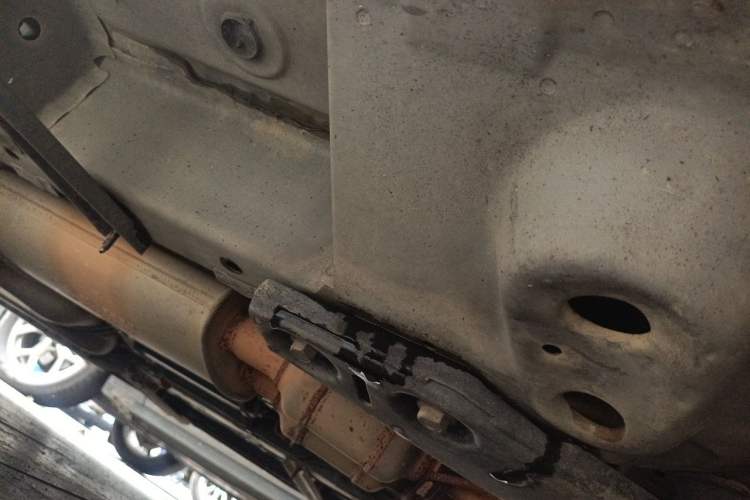 Used Cadillac SRX 2013 3.0L Elite Model Chassis Front Right