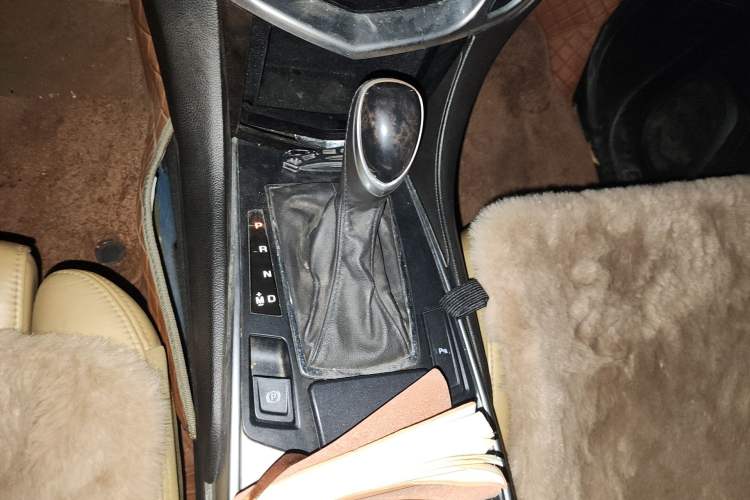 Used Cadillac SRX 2013 3.0L Leading Model Gear Lever